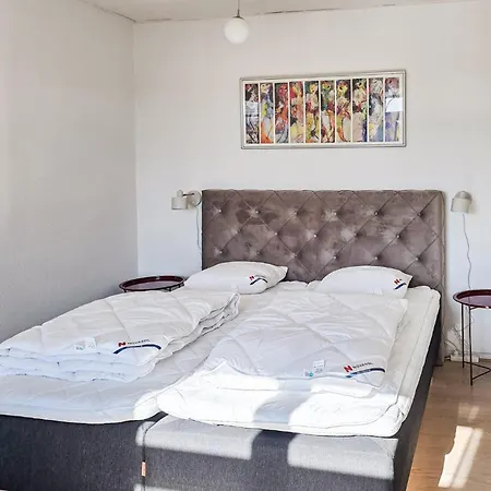 Apartment 3 Bedroom Pet Friendly In *